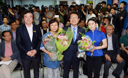 [포토] 조희연 서울시교육감 후보, '이겼다!'