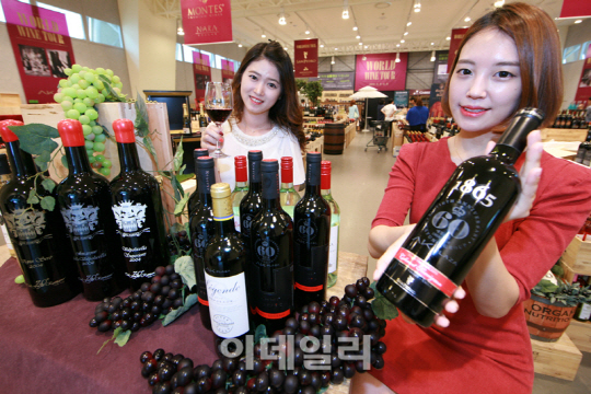 [포토]AK플라자 분당점 '월드 와인 투어' 개최