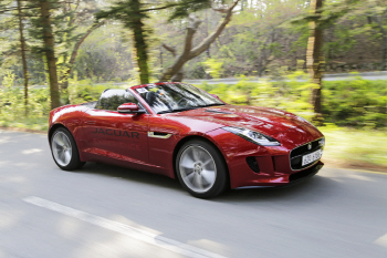 거친 매력의 재규어 'F-타입' VS 부드러운 BMW 'Z4'