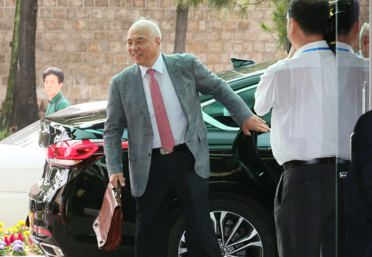  밝은 표정의 문창극 총리 후보자                                                                                                                                                                   