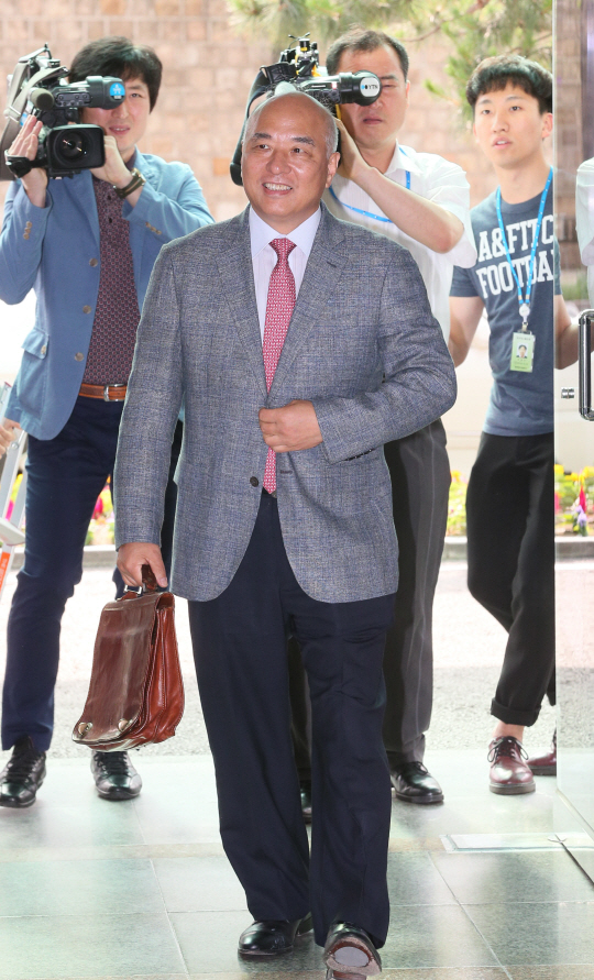  문창극 총리 후보자 출근                                                                                                                                                                          