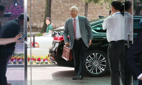  문창극 총리 후보자 출근                                                                                                                                                                          