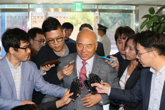  출근하는 문창극 총리 후보자                                                                                                                                                                      