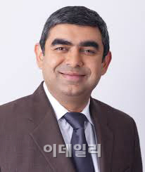 `창업자 경영` 탈피한 印 인포시스, 글로벌 브랜드 도약할까