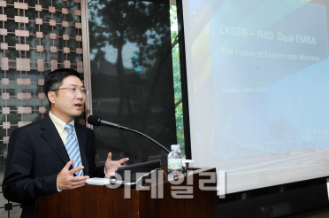 "글로벌 학문·인맥 모두 잡을 수 있는 EMBA 수강하세요"