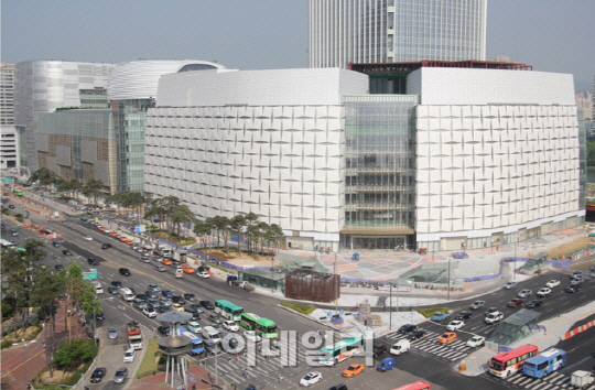 "제2롯데월드 지하수 유출로 인근 지반 주저앉아"