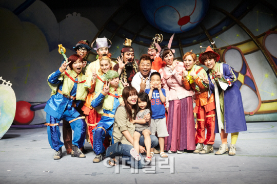 '옥동자' 정종철, 가족과 함께 뮤지컬 '마법사와 쫓겨난 임금' 관람