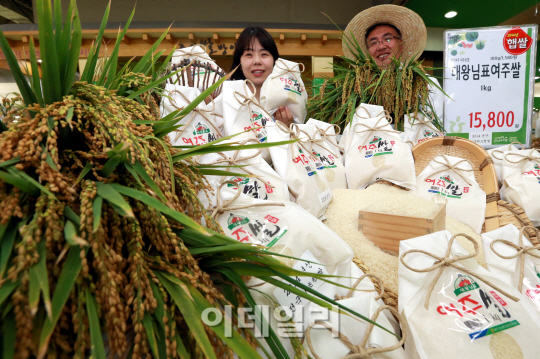 [포토]농협유통, 올해 첫 수확한 '여주햅쌀' 출시