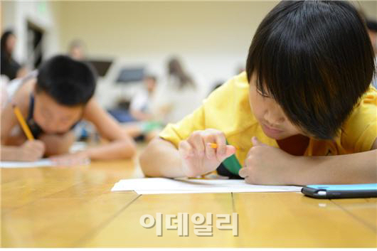 [포토]작곡 삼매경에 빠진 아이들