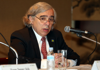 美 에너지 장관 "셰일가스 내년 수출 추가 승인한다"