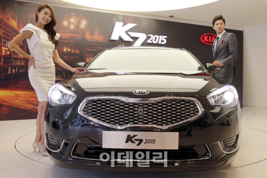 새롭게 선보인 'K7 2015'의 크롬 라디에이터 그릴                                                                                                                                          