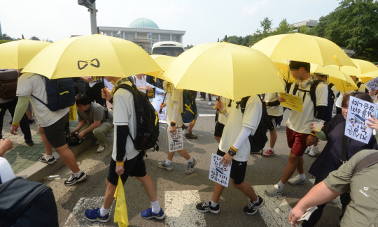 "할 수 있는 거라곤.." 단원고 생존학생, 이틀간 40km 걸어서 국회 도착