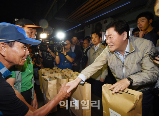 최경환 "임시·일용직 포함 비정규직 대책 마련할 것"