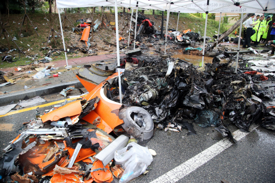  형체를 알아볼수 없는 헬기                                                                                                                                                                        