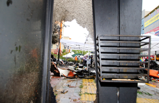  여학생이 다친 버스정류장                                                                                                                                                                         