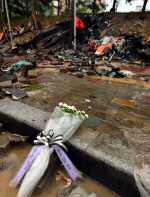 `광주 헬기 추락` 사고현장에 놓인 국화 한 다발.."희생 덕분에"                                                                                                                                  
