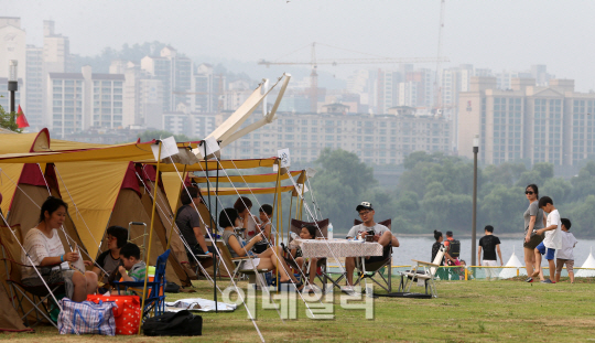 [포토]'도심 속 최고의 피서지 한강 여름캠핑장'