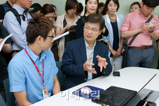 [포토]최양희 미래창조과학부 장관, 시공미디어 방문