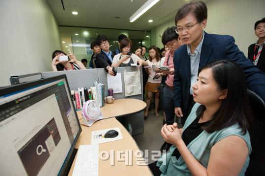 [포토]최양희 미래창조과학부 장관, 네오플라이 방문
