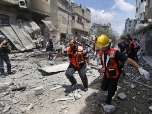 하루에만 100여명 숨져..가자지구 `피의 일요일`