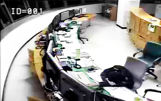 '골든타임' 허비한 진도 VTS, CCTV 속 근무모습 보니 '참담'