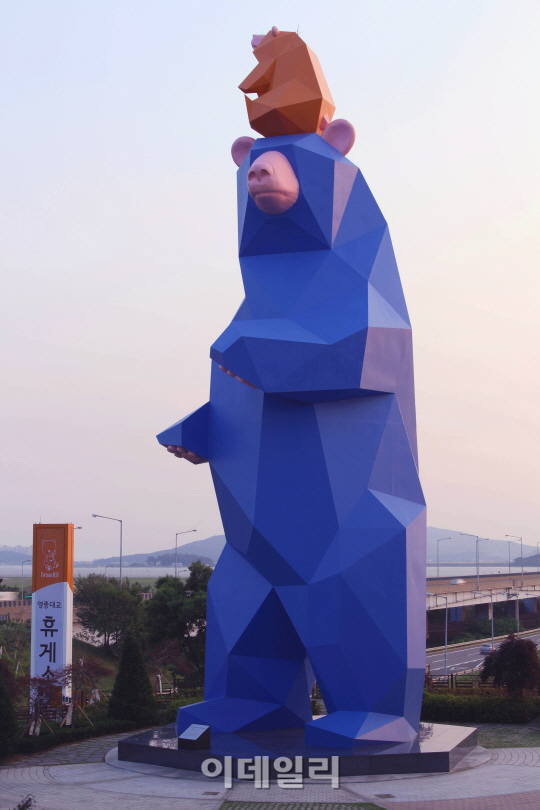 영종대교 휴게소 '포춘베어'기네스북 세계 최대 조각품