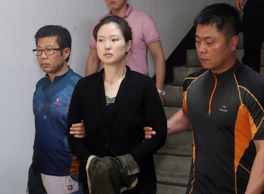 [포토] 인천지검으로 이송되는 박수경