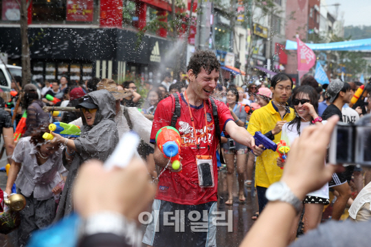 [포토]외국인도 즐기는 물총축제