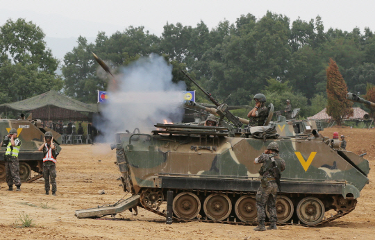 박격포 발사하는 장갑차                                                                                                                                                                           
