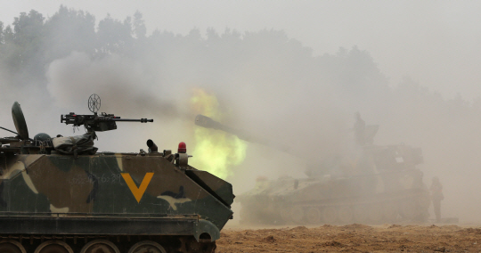  포연 사이로 발사                                                                                                                                                                                 