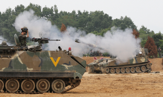  포탄 발사하는 K-55                                                                                                                                                                               