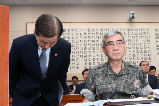 윤 일병 사건 알고도 3개월간 쉬쉬한 軍… 수뇌부 문책론 확산