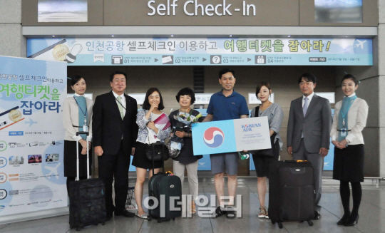 [포토]"성수기 공항 대기시간, 셀프 체크인으로 해결"