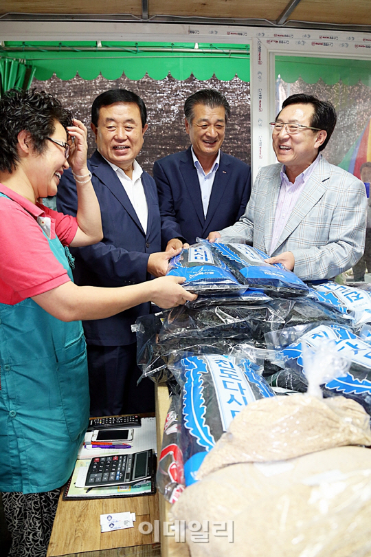 [포토] 中企업계, 세월호 여파에 힘든 진도지역 소상공인 위로