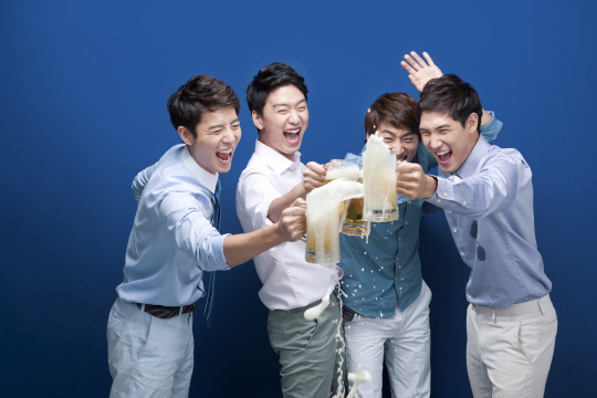 직장인, 퇴근 후 술 마시는 이유는..안주거리는 역시 `뒷담화`