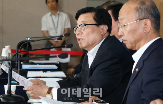 [포토]브리핑하는 이동필 장관