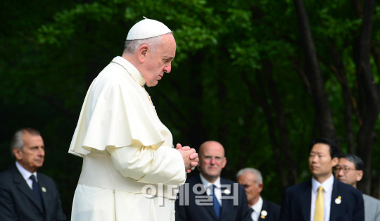 기도 드리는 프란치스코 교황                                                                                                                                                                       