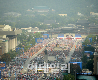 "교황 보자" 서울 도심에 100만 인파 운집