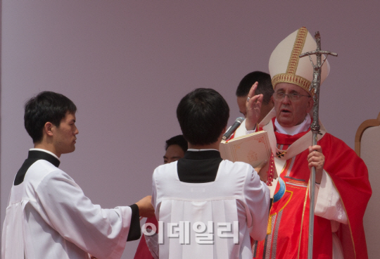 프란치스코 교황, 한국 순교자 124위 시복식 집전                                                                                                                                                    