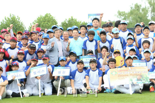 티웨이항공, 야구 꿈나무 지원..양준혁 재단에 1500만원 후원
