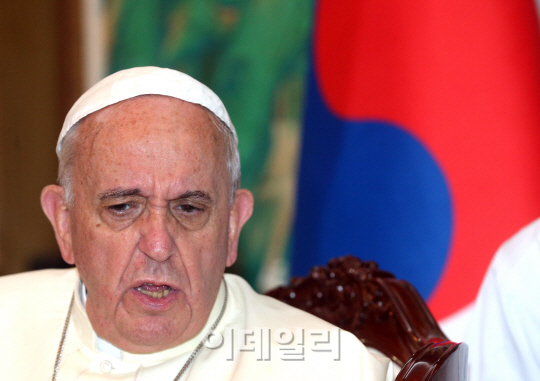 프란치스코 교황과 태극기                                                                                                                                                                          