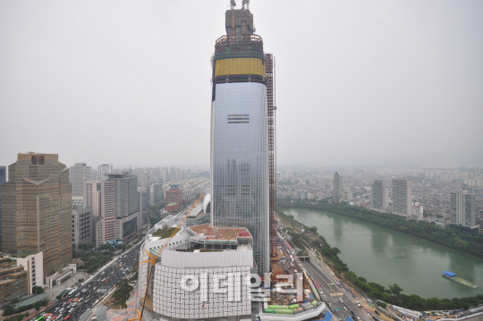 [단독]서울시'제2롯데월드'옆 도로 소음·진동 잰 까닭은?