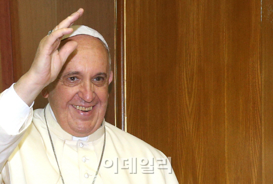 교황 "분단으로 고통받는 한국 국민 화해 위해 기도"