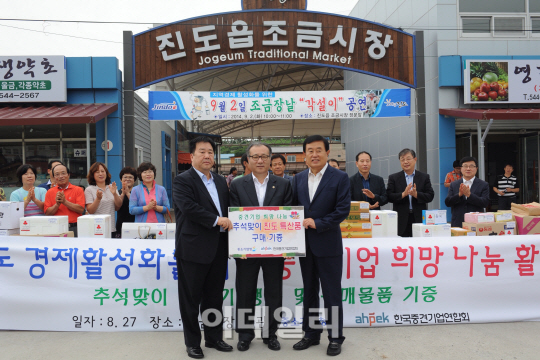 [포토]한정화 중기청장 "진도 상인에 지원 아끼지 않겠다"