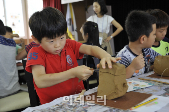 [포토]흙으로 빚는 동심, <토담토담 한뼘벽화>