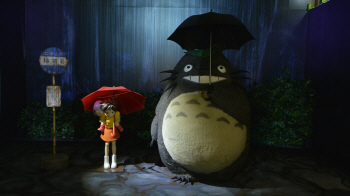 '토토로'가 건넨 우산, 함께 쓰실래요?