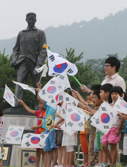 안중근 의사 탄생 135주년, 러시아 기념비는 철거.. 왜?