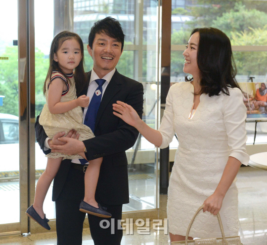 [포토]환하게 웃는 이범수 가족
