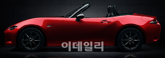 마쯔다 '뉴 MX-5'의 날렵한 옆라인                                                                                                                                                        