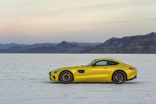  벤츠 AMG `GT`, 스포츠카의 우아한 매력                                                                                                                                                            